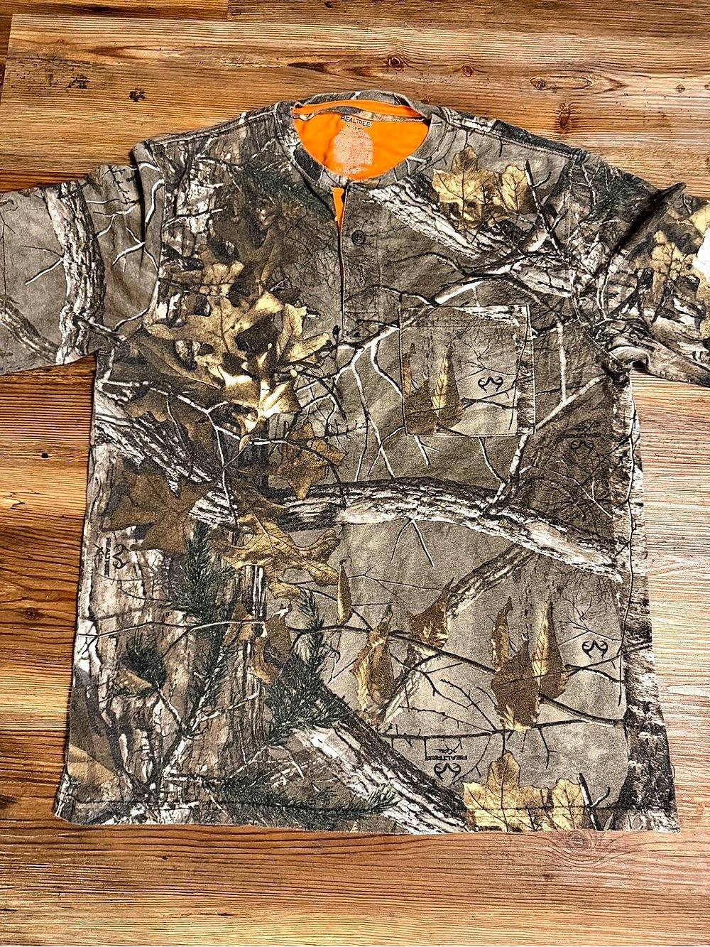 Realtree Camo Pocket Henley T-Shirt Brown & Green Medium